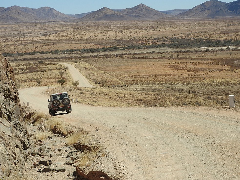 Namibia Straße mit „Wellblech“