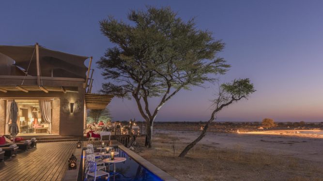 Namibia Etosha National Park Onguma The Fort Restaurant Terrasse Iwanowskis Reisen - afrika.de