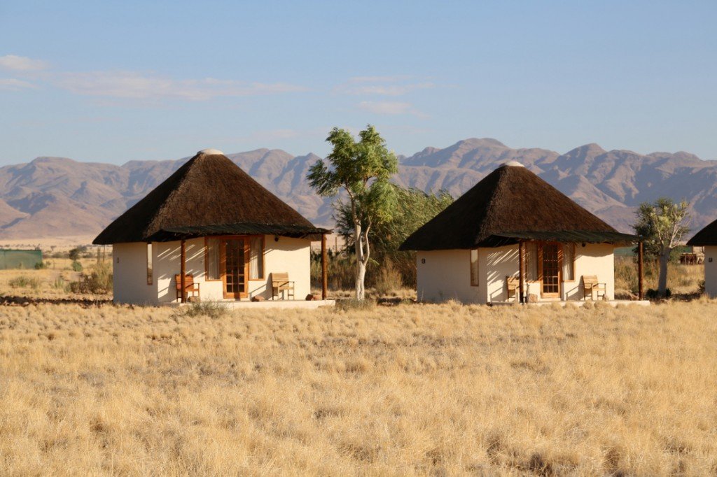 Namibia Desert Homestead Lodge Unterkunft Außenansicht Iwanowskis Reisen - afrika.de