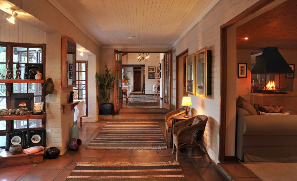 Südafrika Hazyview Chestnut Country Lodge Eingangsbereich Iwanowskis Reisen - afrika.de