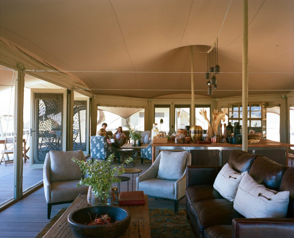 Namibia Kaokoland Hoanib Valley Camp Lounge Iwanowskis Reisen - afrika.de