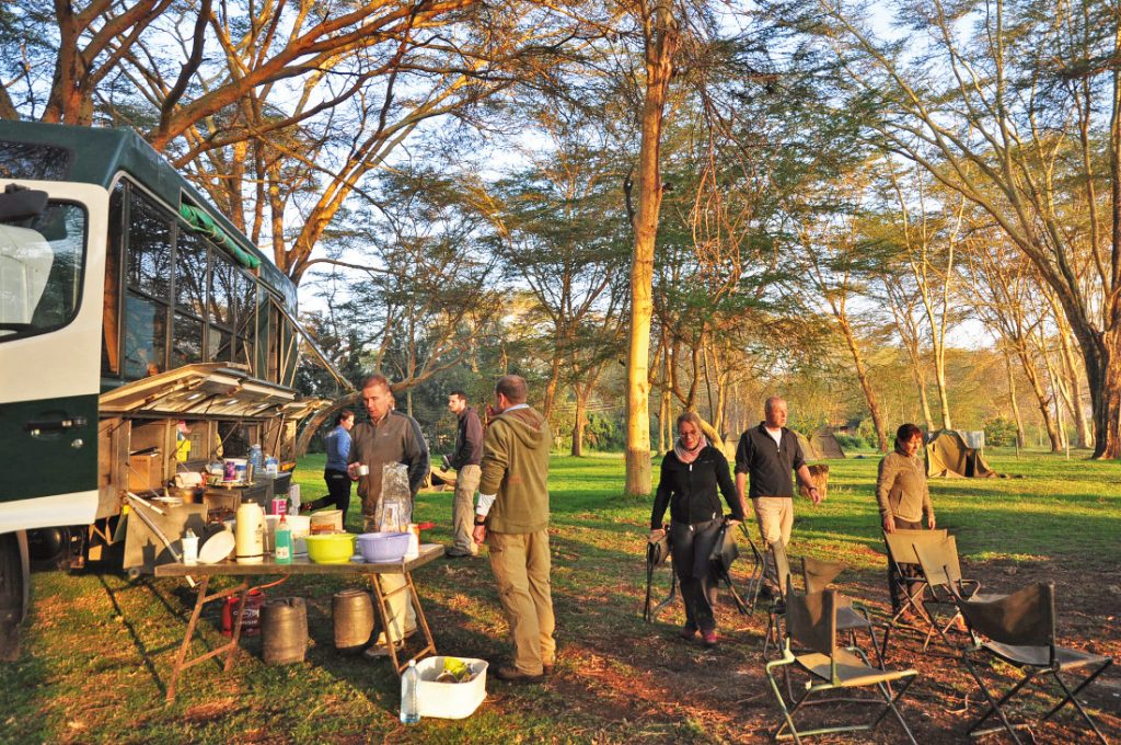 Kenia Tansania Ostafrika Explorer Safari Frühstück Truck Camp Iwanowskis Reisen - afrika.de