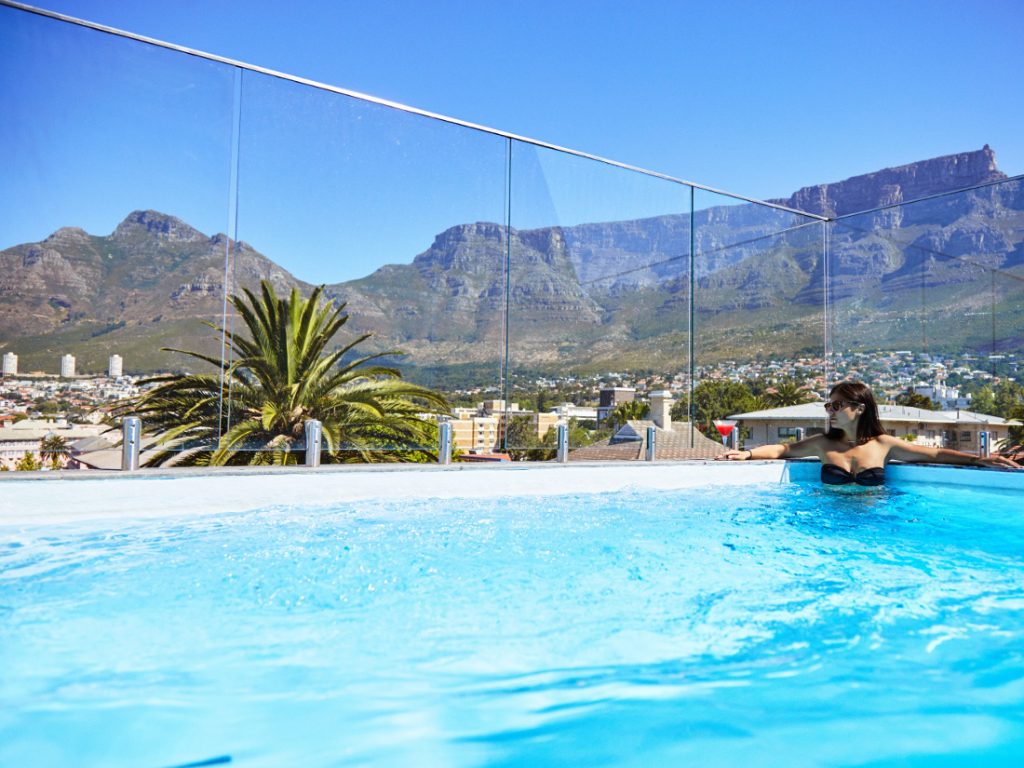 Südafrika Kapstadt Cloud 9 Boutique Hotel Pool Iwanowskis Reisen - afrika.de