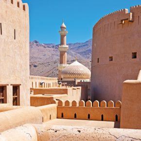 Oman Nizwa Fort Allrad-Rundreise Iwanowskis Reisen - afrika.de