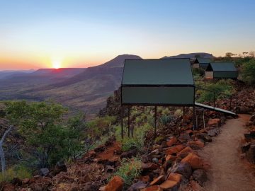 Namibia Grootberg Etendeka Mountain Trail Wanderung Hill Camp Iwanowskis Reisen - afrika.de