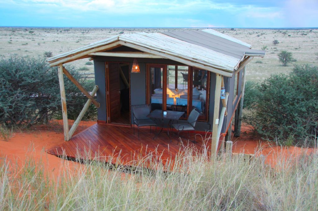 Namibia Kalahari Teufelskrallen Lodge Zelt Iwanowskis Reisen - afrika.de