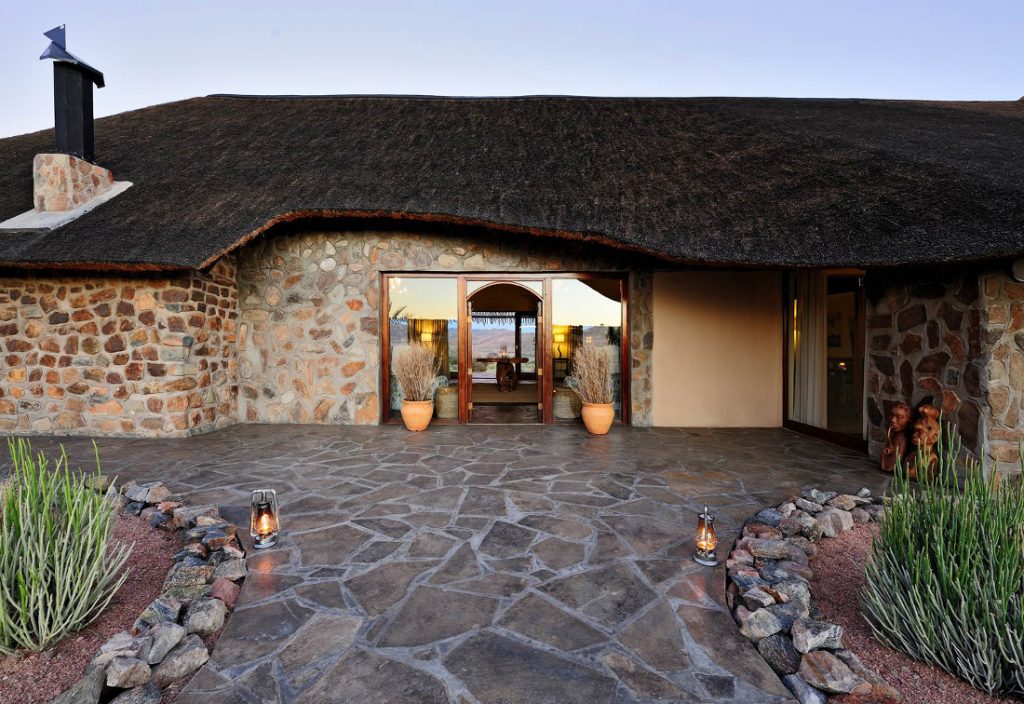 Namibia Sandfontein Lodge Hauptgebäude Iwanowskis Reisen - afrika.de
