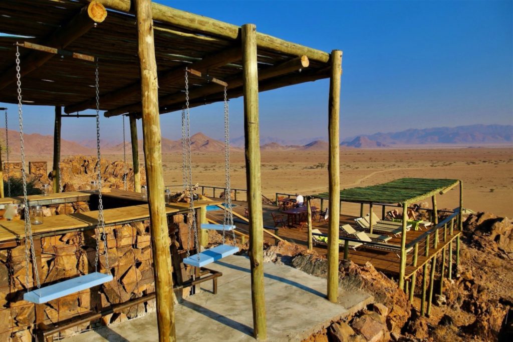 Namibia Sesriem Elegant Desert Camp Bar Iwanowskis Reisen - afrika.de