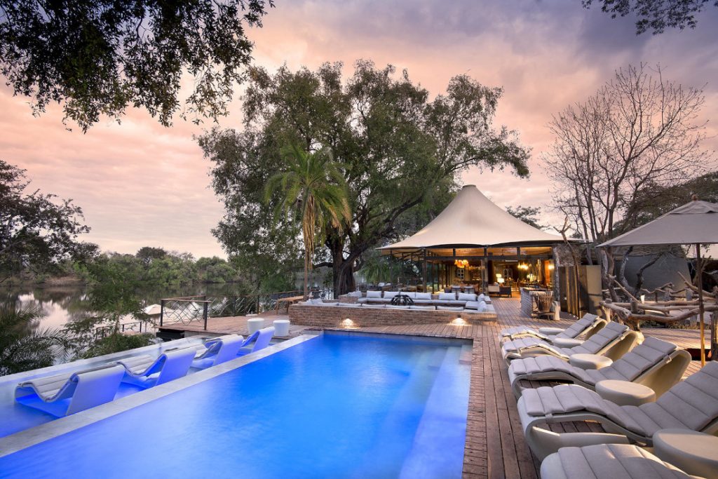 Sambia Livingstone Thorntree River Lodge Pool Iwanowskis Reisen - afrika.de