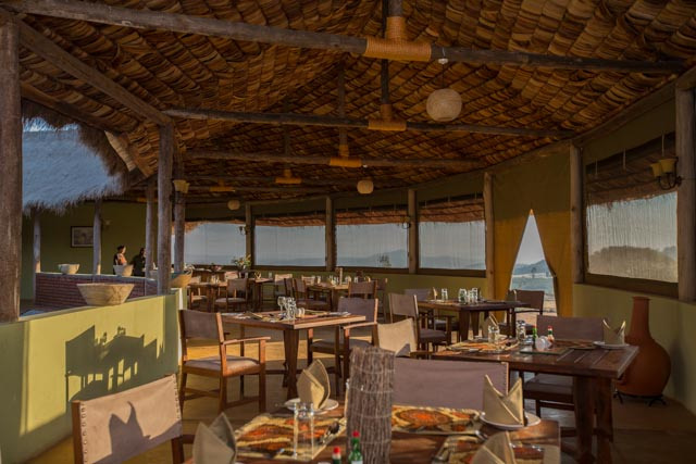 Tansania Karatu Simba Lodge Restaurant Iwanowskis Reisen - afrika.de