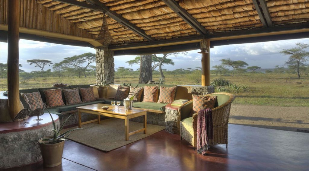 Tansania Serengeti Ndutu Safari Lodge Lounge Iwanowskis Reisen - afrika.de