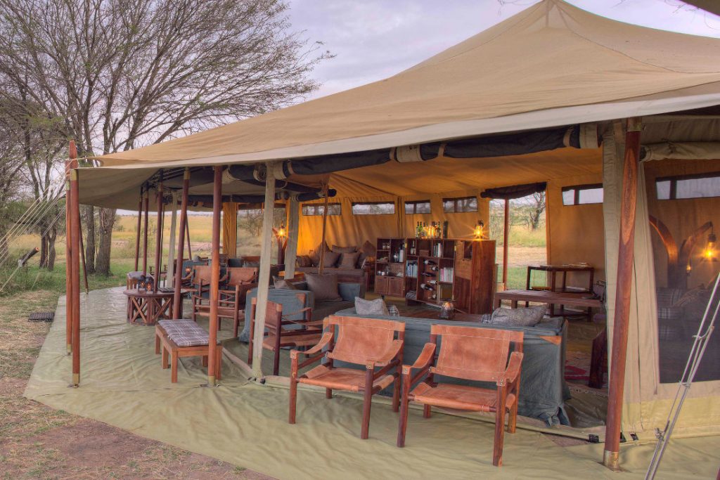 Tansania Serengeti Olakira Camp Hauptzelt Iwanowskis Reisen - afrika.de