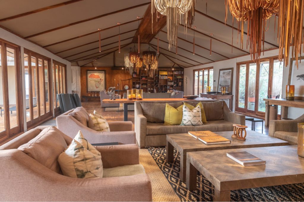 Tansania Serengeti Sayari Camp Lounge Iwanowskis Reisen - afrika.de