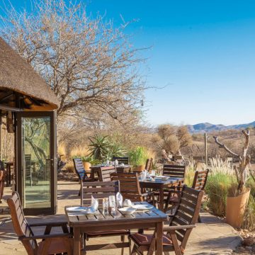 Namibia Windhoek Immanuel Wilderness Lodge Restaurant Terrasse Iwanwoskis Reisen - afrika.de