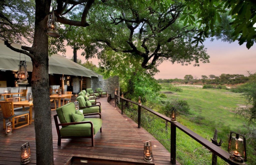 Südafrika Kruger National Park Ngala Tented Camp Terrasse Iwanowskis Reisen - afrika.de