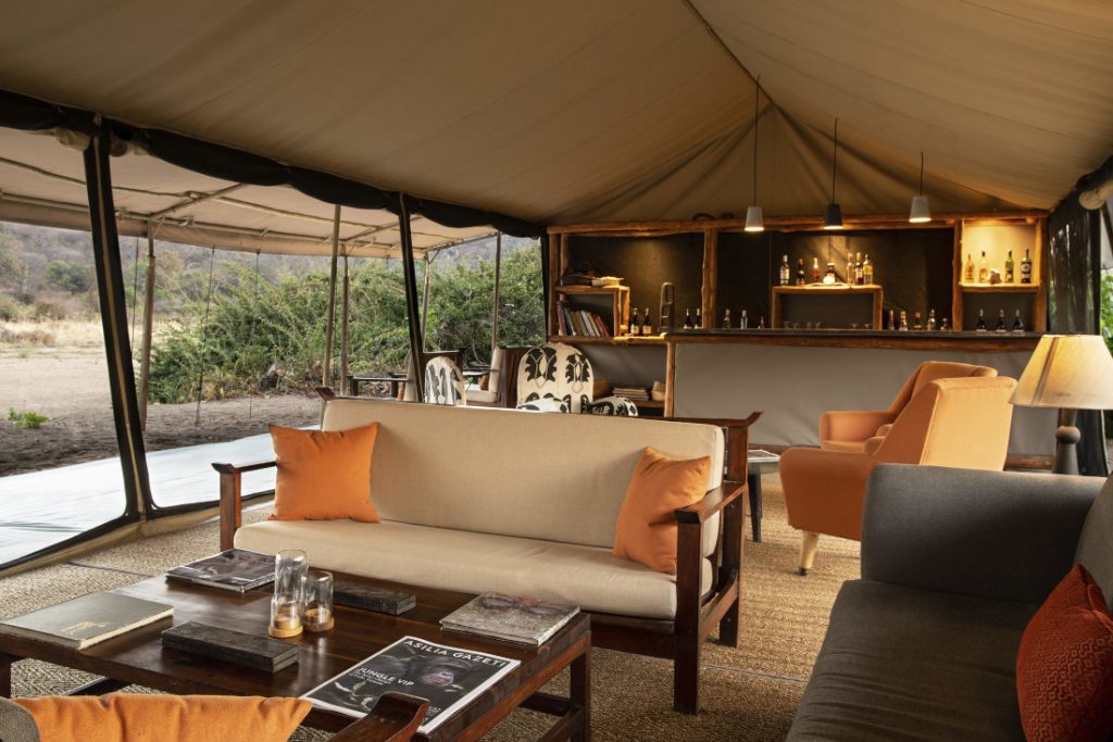 Tansania Ruaha National Park Kwihala Camp Lounge Iwanowskis Reisen - afrika.de