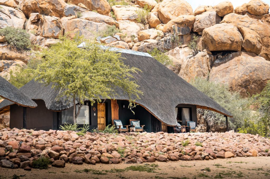 Namibia Damaraland Ai Aiba Rockpainting Lodge Iwanowskis Reisen - afrika.de