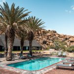 Namibia Damaraland Ai Aiba Rockpainting Lodge Pool Iwanowskis Reisen - afrika.de