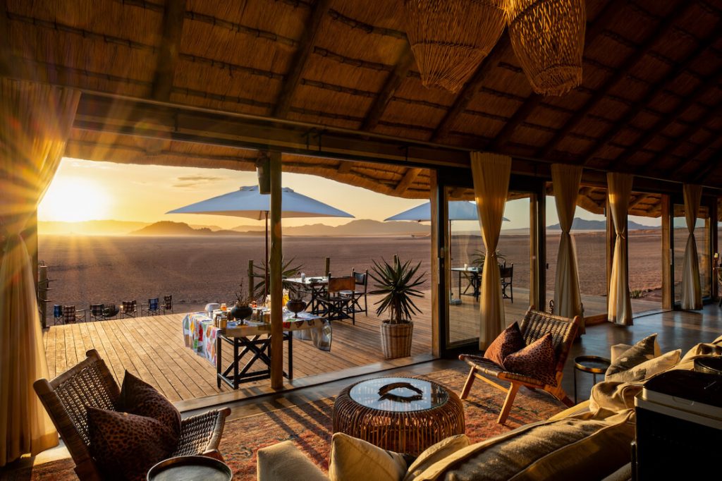 Namibia NamibRand Sesriem Kwessi Dunes Lounge Terrasse Iwanowskis Reisen - afrika.de