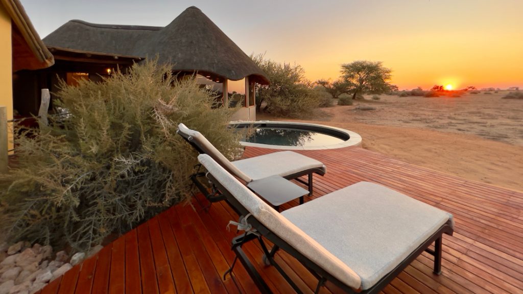 Namibia Kalahari Red Dunes Lodge Superior Suite Terrasse Iwanowskis Reisen - afrika.de