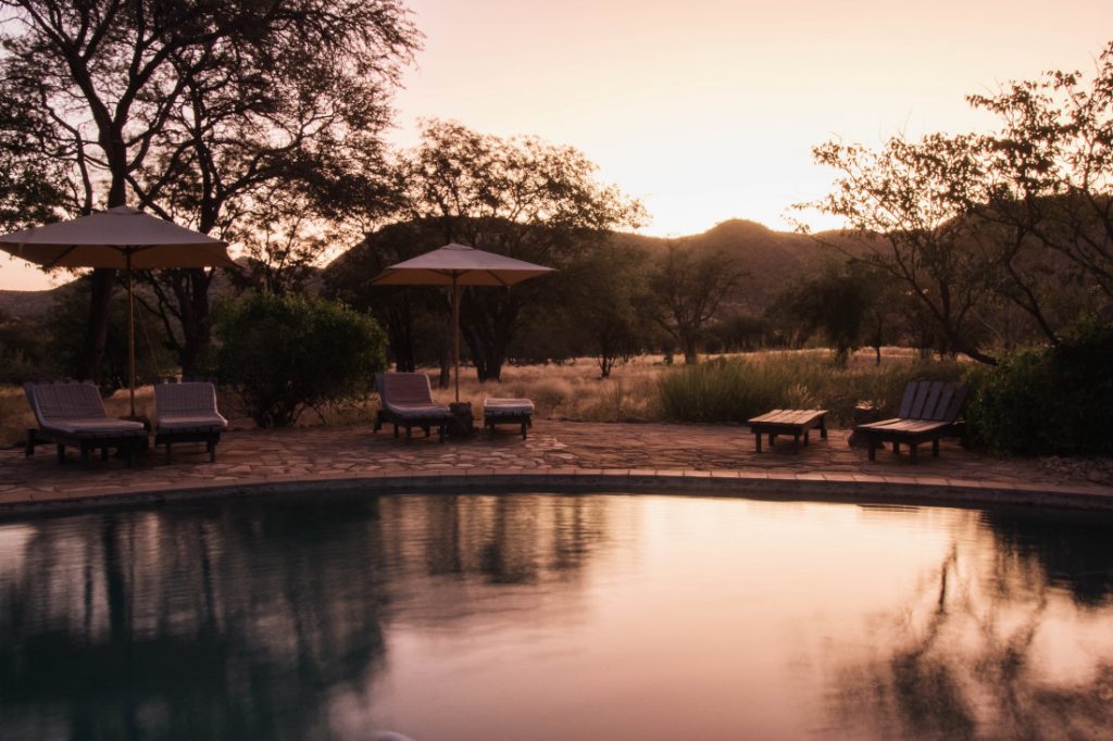 Namibia Damaraland Huab Lodge Pool Iwanowskis Reisen - afrika.de
