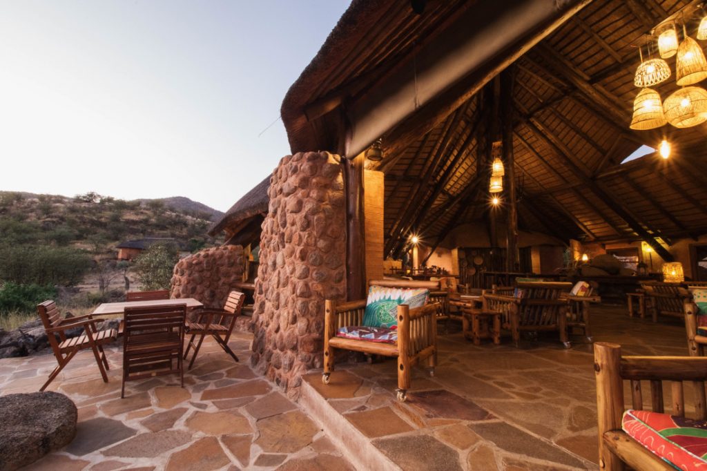 Namibia Damaraland Huab Lodge Hauptbereich Iwanowskis Reisen - afrika.de