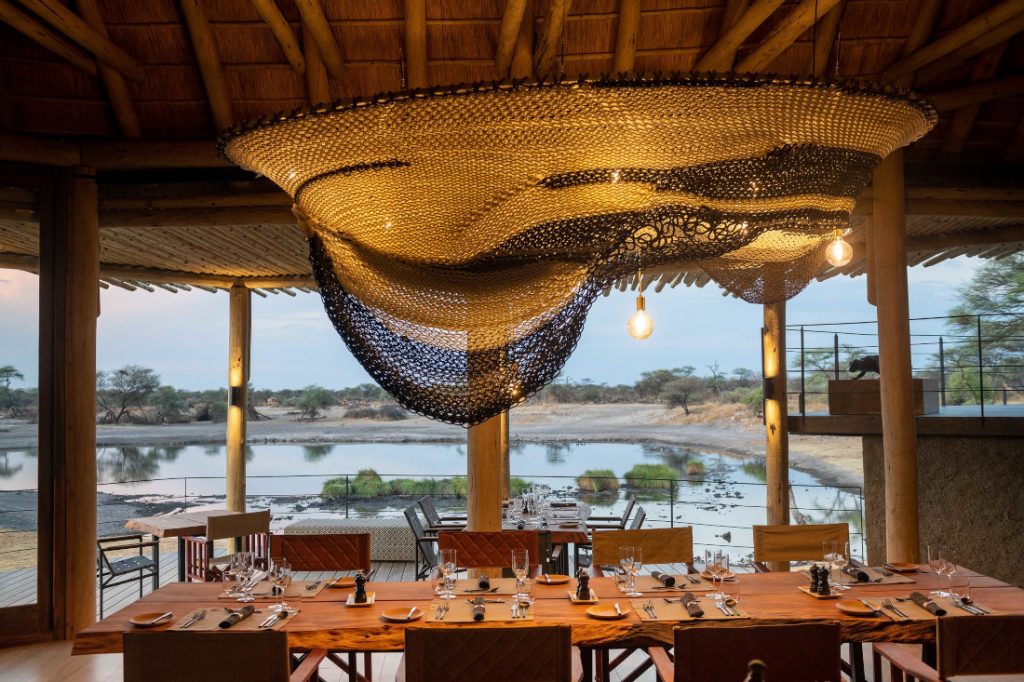 Namibia Onguma Game Reserve Camp Kala Restaurant Iwanowskis Reisen - afrika.de