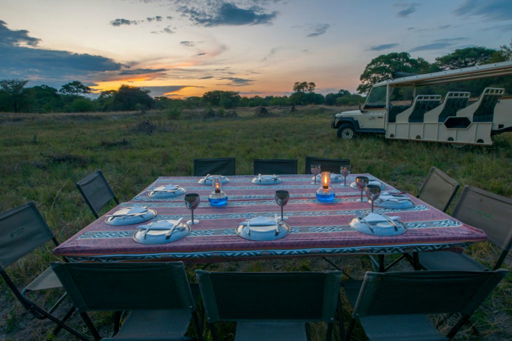 Botswana Bushways Abendessen Premium Camping Iwanowskis Reisen - afrika.de