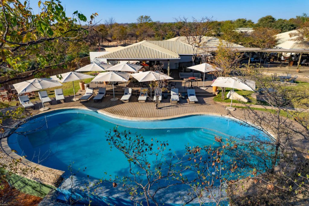 Simbabwe Victoria Falls Insika Lodge Pool Iwanowskis Reisen - afrika.de