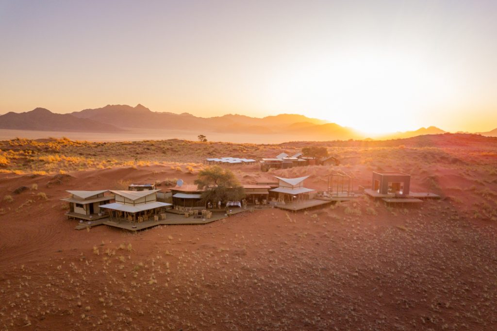 Namibia NamibRand Nature Reserve Wolwedans Dune Camp Hauptbereich Iwanowskis Reisen - afrika.de