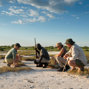Namibia Etosha Onguma Trails Camp Wanderung Spurensuche Iwanowskis Reisen - afrika.de