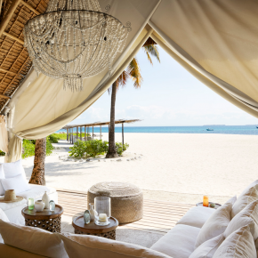 Tansania Fanjove Private Island Laba Fanjove Beach Bar Strand Iwanowskis Reisen - afrika.de