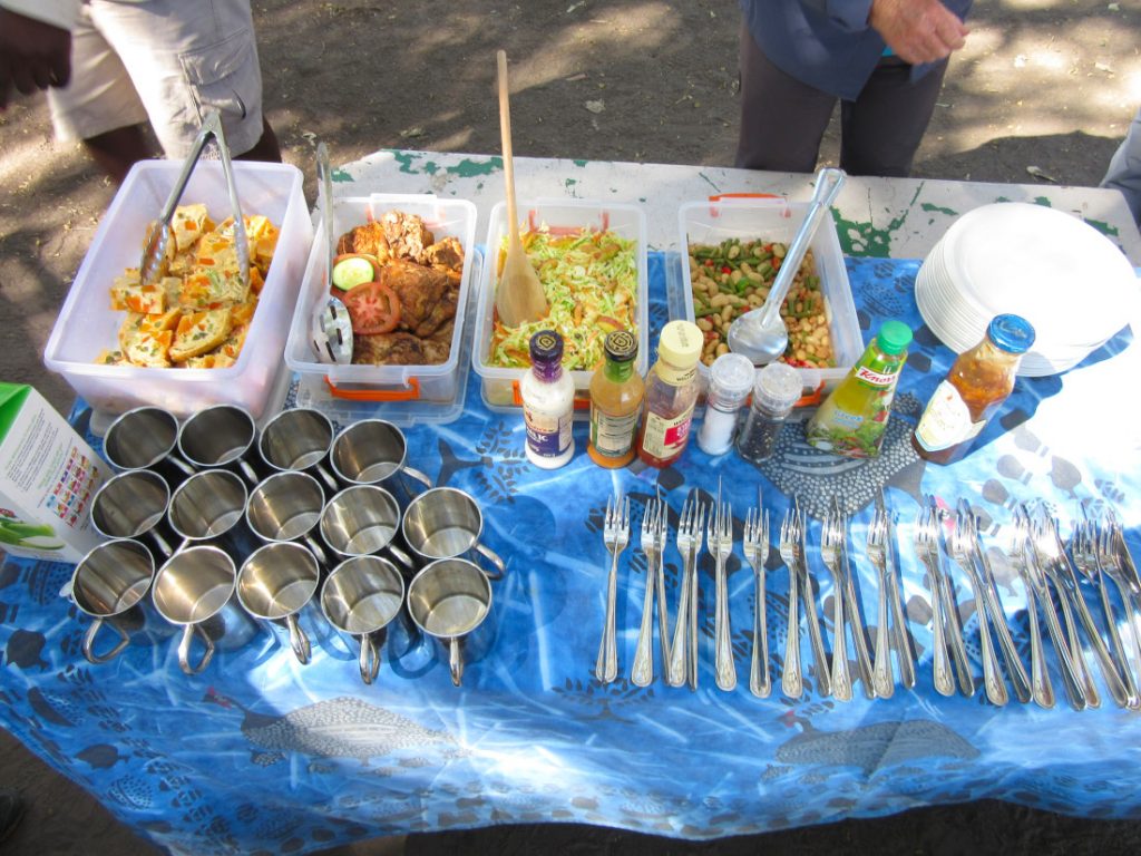 Namibia Sunway Mittagessen unterwegs Iwanowskis Reisen - afrika.de