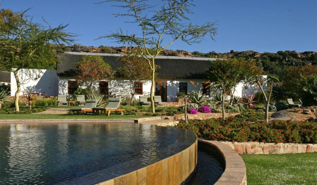 Südafrika Cederberge Bushmans Kloof Pool Iwanowskis Reisen - afrika.de
