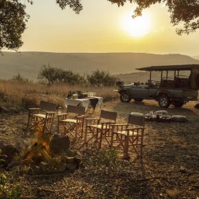 Südafrika Babanango Game Reserve Zulu Rock Lodge Sundowner Pirschfahrt Iwanowskis Reisen - afrika.de
