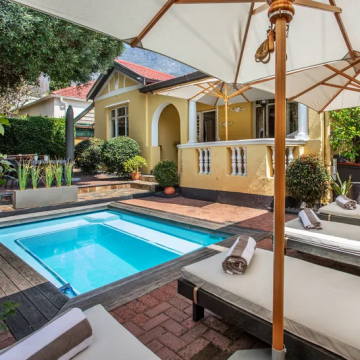 Südafrika Kapstadt Toms Guesthouse Pool Iwanowskis Reisen - afrika.de