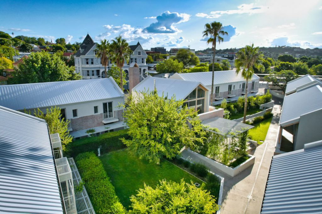 Namibia Windhoek Luxury Suites Garten Iwanowskis Reisen - afrika.de