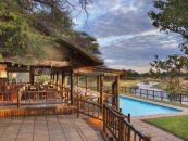 Savute Elephant Lodge Pool - afrika.de
